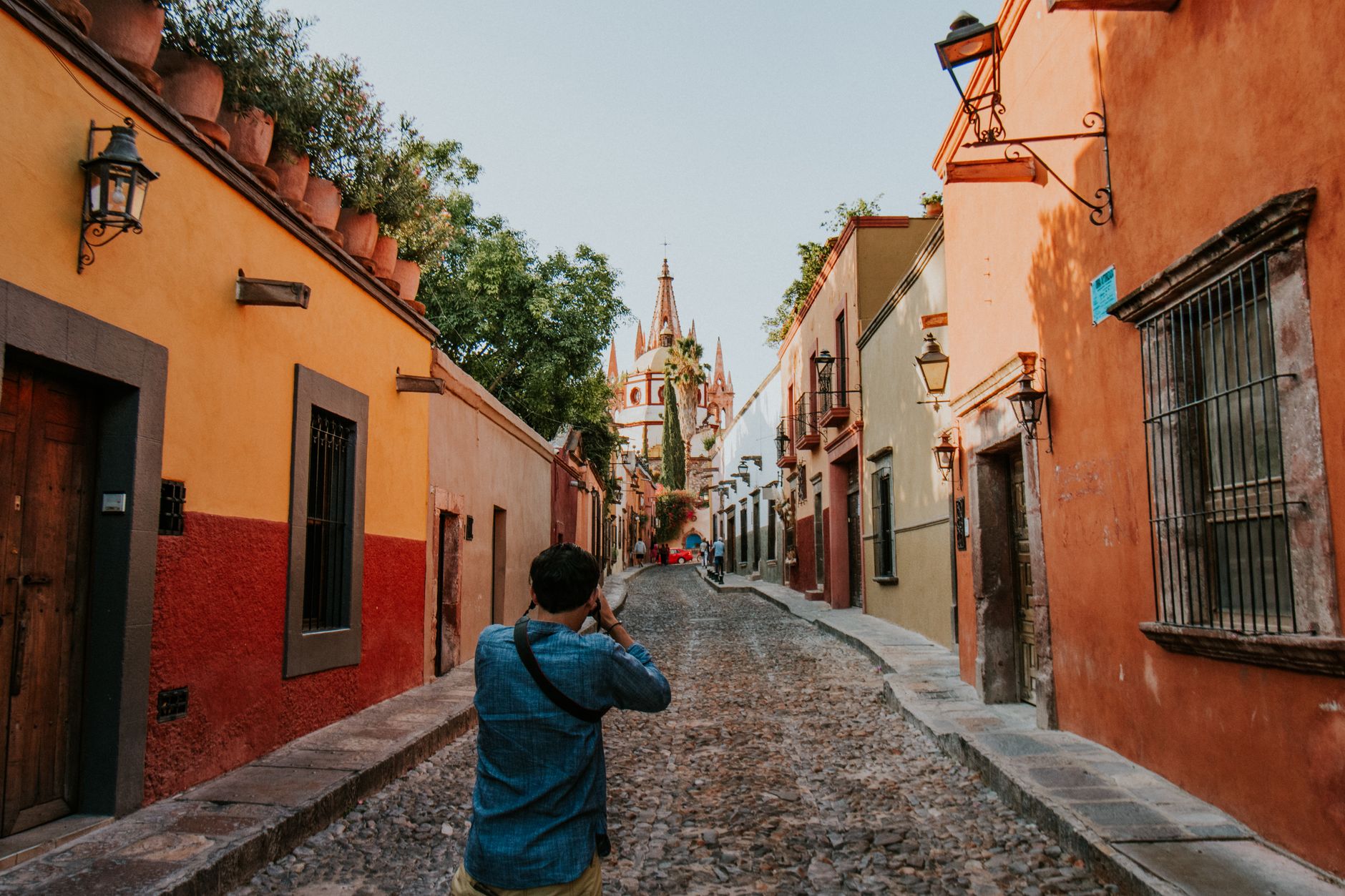 Calle colonial colorida de San Miguel de Allende