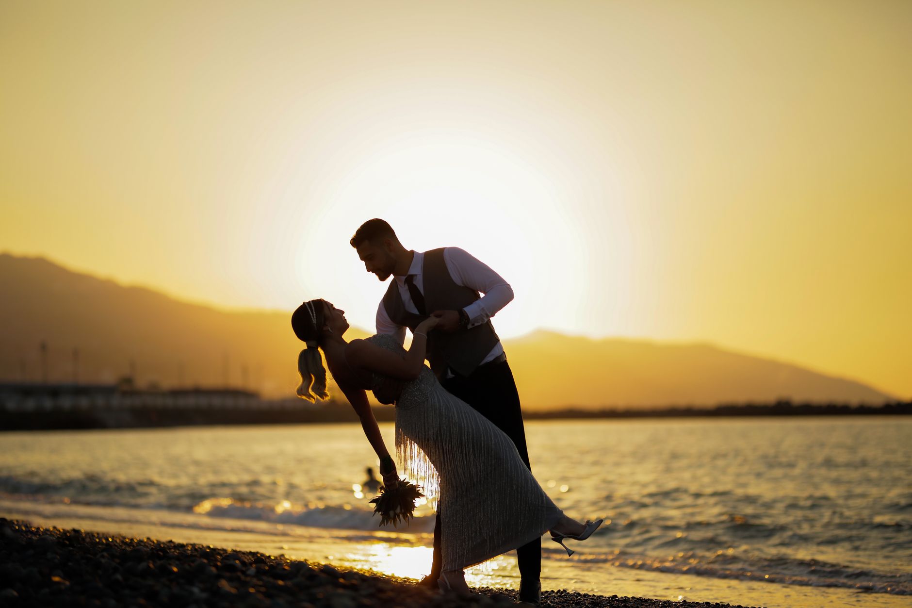 Atardecer en la playa durante boda en Los Cabos