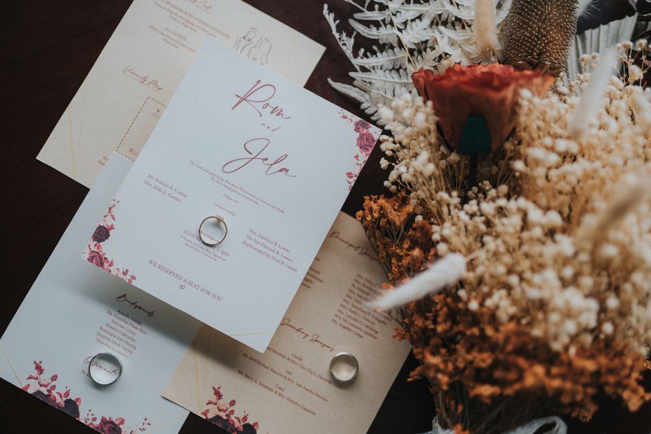Invitación de boda elegante con diseño Talavera